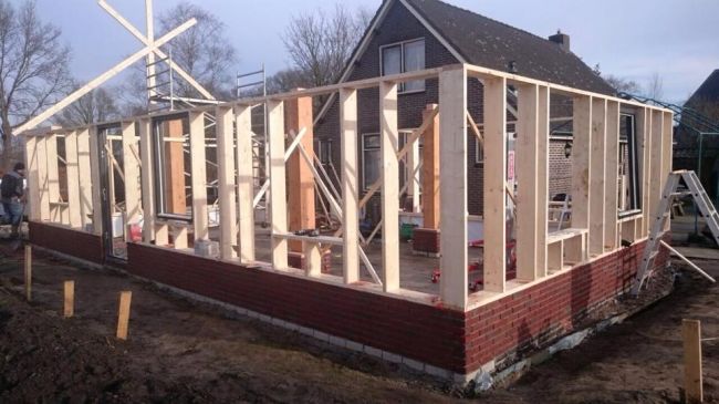 Voortgang aanbouw in Amen